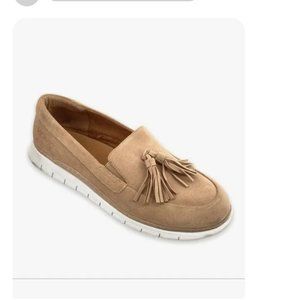 Vionic Fresh Quinn Sand Suede Neutral Tassel Loafer Minimalist Comfort size 8